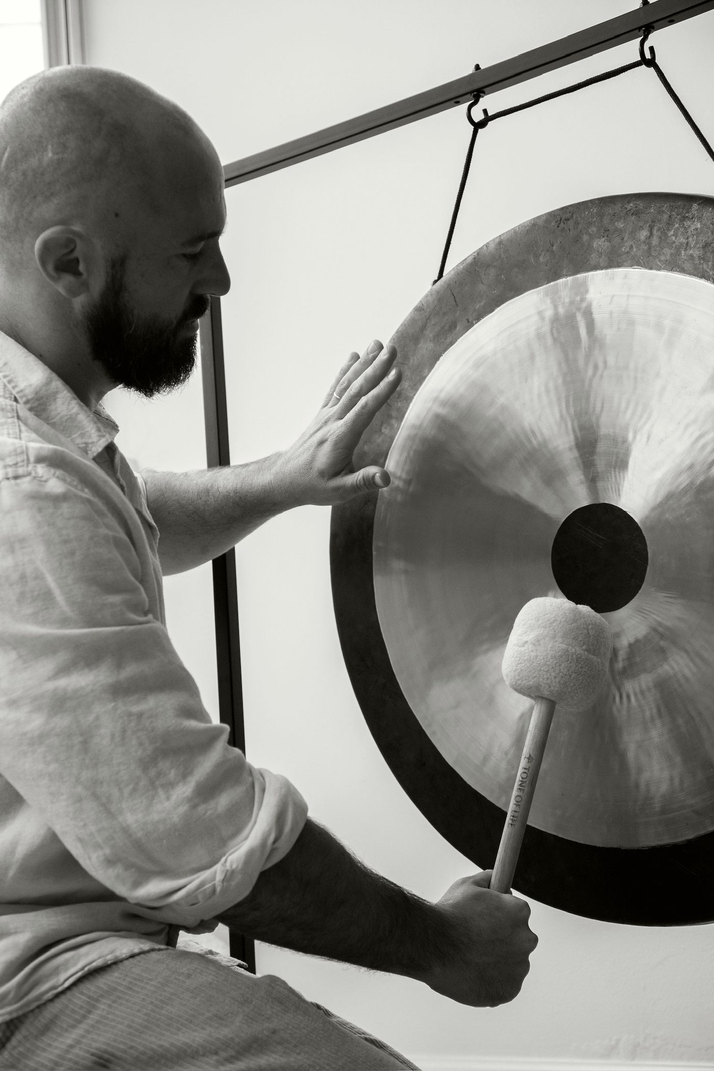Retrato de Mariano Castellani con gong